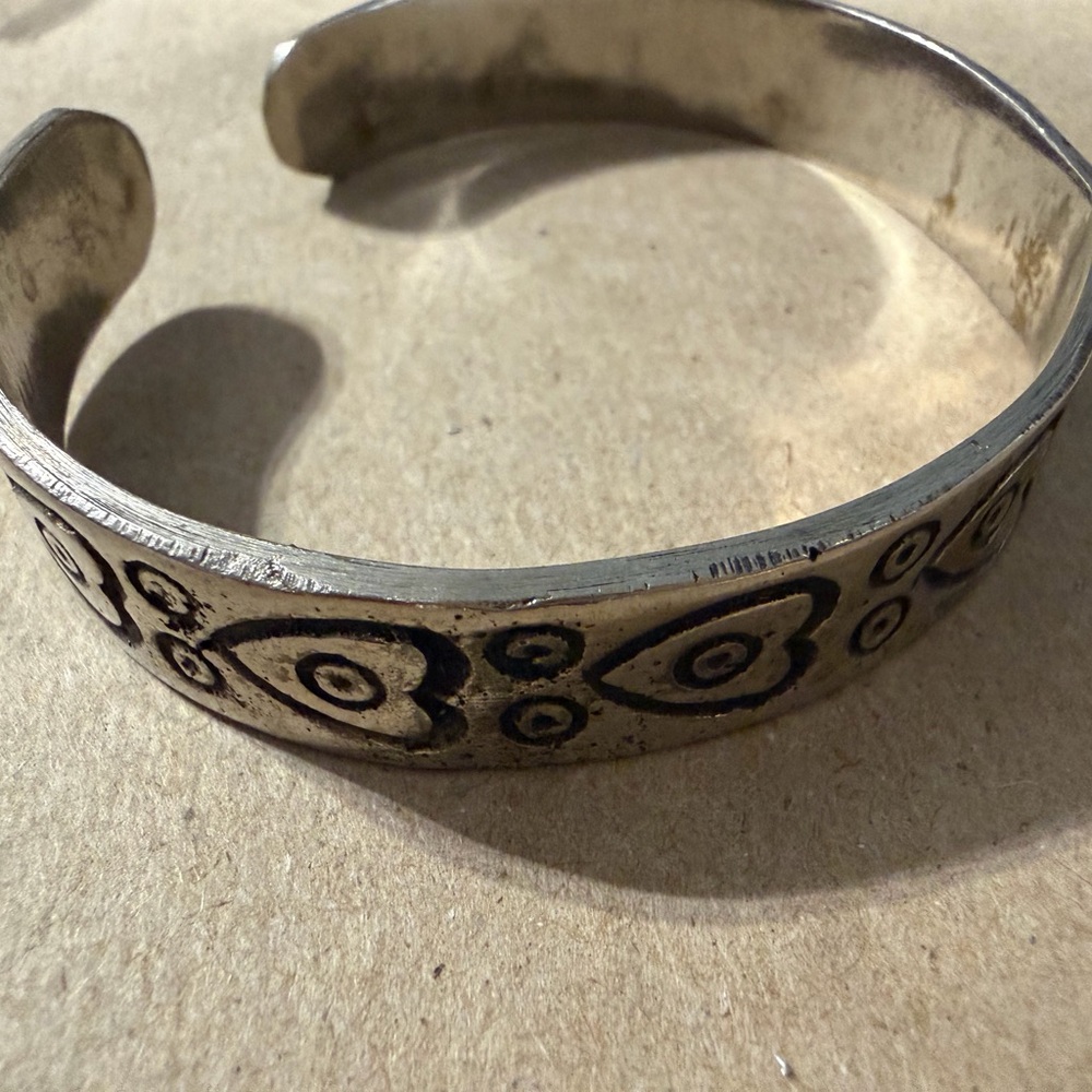 Silver Heart Patterned Bangle Metal Bracelet - image 2